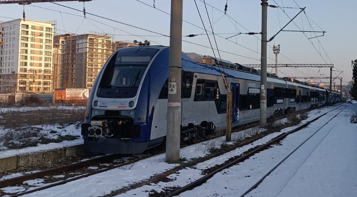 Incident feroviar în Gara de Nord: o coliziune ușoară între tren și tramă electrică în plină desfășurare a traficului de dimineață Gara de Nord din București a fost scena unui incident neașteptat miercuri dimineață, când o tramă electrică a acroșat un automotor, teoretic în timpul unui exercițiu de testare, însă întâmplarea a aventurat prilej de preocupare pentru autorități și pasageri deopotrivă