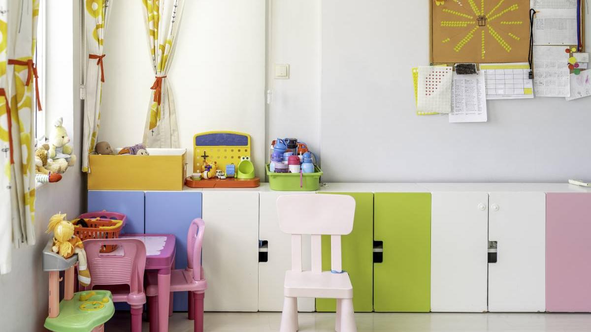 Înscrierile pentru grădinițe și creșe în 2026: Primele etape și noutățile din calendar Primăvara anului 2026 aduce în prim-plan calendarul oficial pentru înscrierea copiilor în învățământul antepreșcolar din România