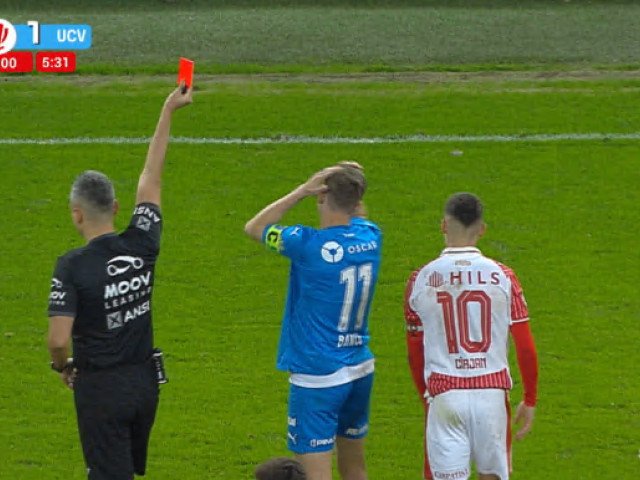 Dacă înfrângerea cu Dinamo a adus o suspendare dramatică, cazul U Cluj generează noi controverse în fotbalul românesc Suspendarea unui club din competițiile oficiale și valul de amenzi care a urmat meciului U Cluj – CFR Cluj nu reprezintă doar o consecință a rezultatului, ci și o oglindă a tensiunilor și problemelor din cadrul fotbalului românesc