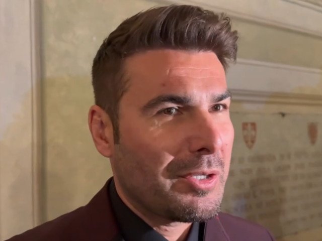 Adrian Mutu a stârnit încă o dată rumoare în lumea fotbalului, atunci când a fost întrebat direct de jurnaliștii italieni despre o posibilă contactare din partea Fiorentinei, clubul pentru care a evoluat cu succes în trecut
