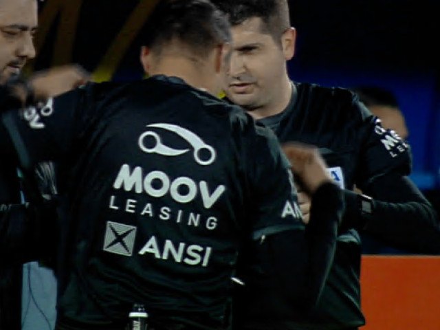 Un incident neplăcut a întrerupt partida de fotbal dintre Unirea Slobozia și Oțelul Galați din cadrul campionatului național, când arbitrul principalei confruntări a fost implicat într-un accident, fiind nevoit să fie înlocuit pe parcursul meciului