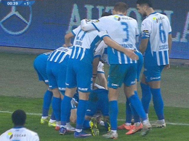 Universitatea Craiova își asigură locul în semifinale după o victorie dramatică cu CFR Cluj, în finalul prelungirilor Unul dintre cele mai intense meciuri ale sezonului, confruntarea dintre Universitatea Craiova și CFR Cluj, s-a încheiat cu o victorie dramatică pentru olteni, după un efort remarcabil și un gol decisiv marcat în prelungiri