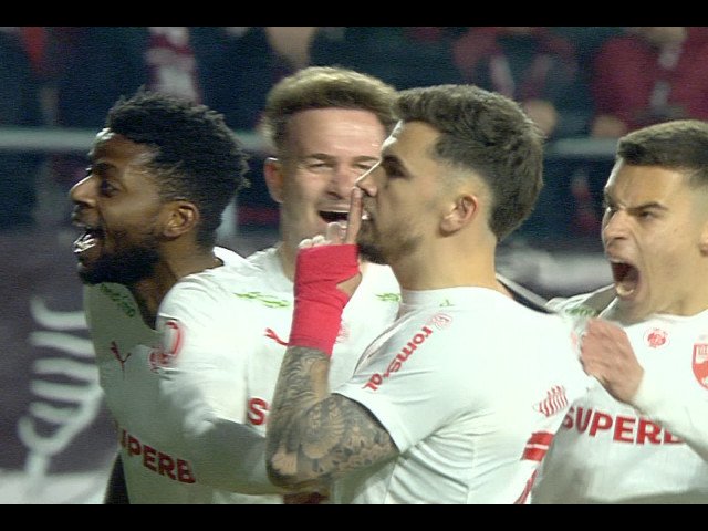 Andy Armstrong a făcut furori în primul său meci pentru Rapid București, dar gestul său a devenit rapid subiectul dezbaterilor