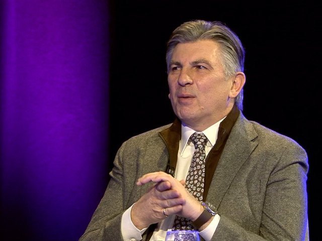 Ionuț Lupescu, sigur pe viitorul transferului lui George Pușcaș la Dinamo Într-un climat marcat de tensiuni și de o puternică așteptare în lumea fotbalului românesc, Ionuț Lupescu, una dintre cele mai respectate și influente voci din peisajul autohton, și-a exprimat în mod clar încrederea în tranzacția care implică transferul atacantului George Pușcaș la Dinamo București