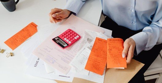 Automatizarea gestionării cheltuielilor: o schimbare de paradigmă pentru firmele europene Schimbarea de paradigmă în gestionarea finanțelor a început să fie resimțită din ce în ce mai puternic în spațiul european, odată cu adoptarea soluțiilor tehnologice avansate menite să eficientizeze procesele administrative