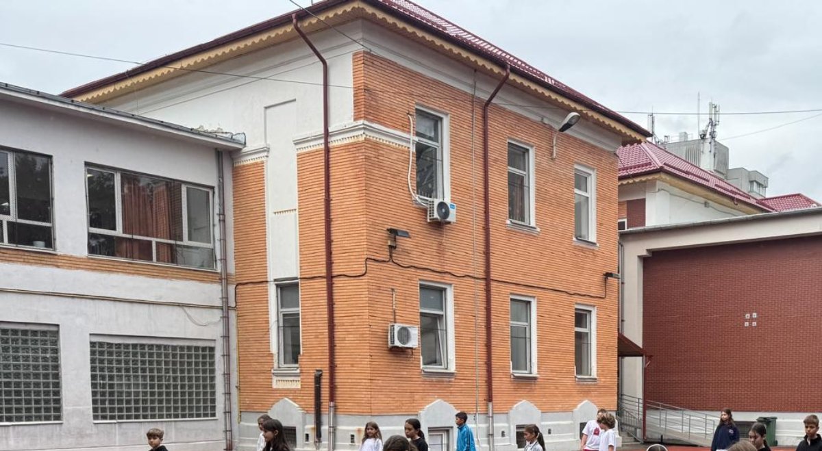 Liceul Teoretic „Alexandru Vlahuță” din Sectorul 1 al Bucureștiului se pregătește pentru o proiectare majoră de modernizare și reabilitare, planificată să aducă un nou suflu unei clădiri cu o istorie de aproape un secol