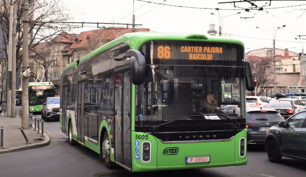 De astăzi, bucureștenii trebuie să se adapteze noilor rute ale sistemului de transport public, odată cu modificările implementate de autorități în rețeaua de troleibuze și autobuze ale STB SA