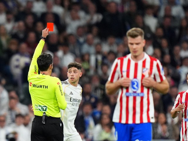 RV – Penalties și controverse în duelul deciziv dintre Real Madrid și Atletico Madrid: verdictul specialistului înainte de finalul sezonului Derby-ul capitalei iberice s-a transformat, din nou, într-un spectacol plin de tensiune și controverse