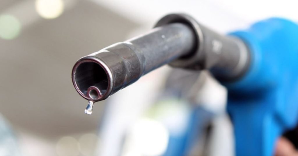 Războiul din Iran nu va influența semnificativ prețurile carburanților din România, susține ministrul Energiei Tensiunile geopolitice surgște în Orientul Mijlociu pot genera îngrijorări legate de stabilitatea pieței internaționale a petrolului, însă pentru consumatorii români, efectele nu vor fi resimțite semnificativ în prețurile de zi cu zi