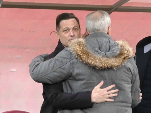 Un moment inedit și rar întâlnit pe stadionul Național a avut loc ieri, când o figură neașteptată a coborât pe gazonul Arenei pentru a-i adresa un mesaj direct lui Mirel Rădoi, antrenorul naționalei de fotbal a României