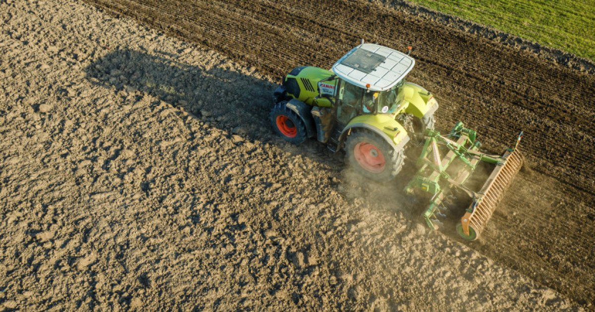 Guvernul României a aprobat joi un ajutor financiar semnificativ pentru fermieri, în valoare de 620 milioane de lei, destinat subvenționării costurilor cu motorina pentru anul 2026