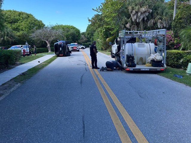 Un accident grav a avut loc vineri după-amiază, în apropierea reședinței sale din Jupiter Island, Florida, implicând Land Rover-ul lui Tiger Woods