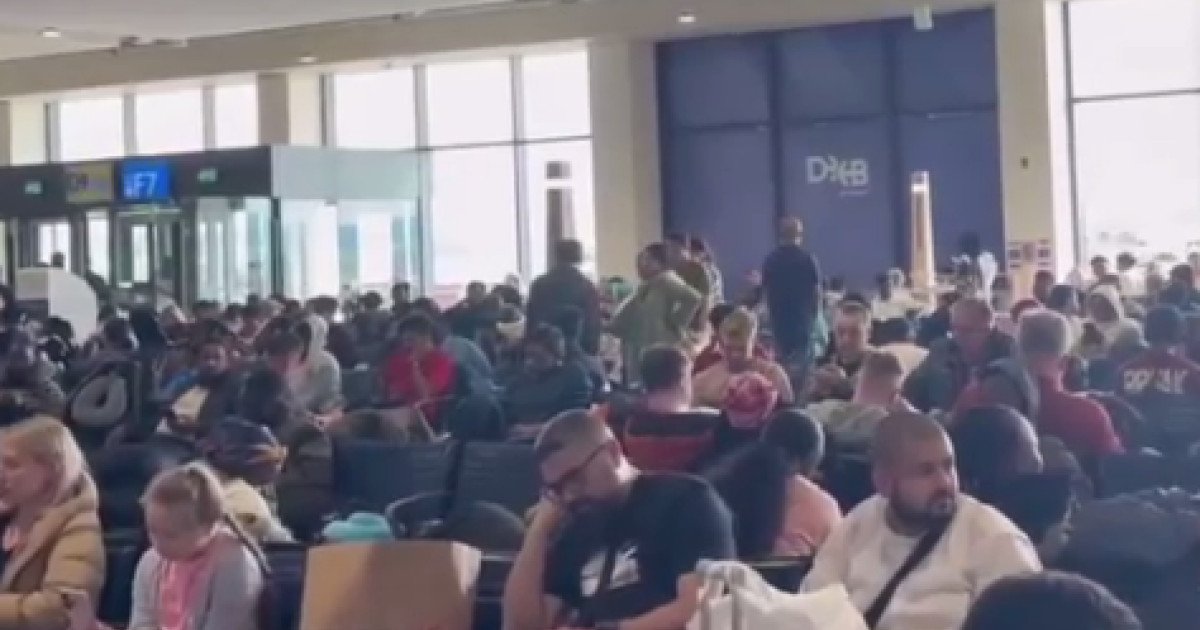 Românii repatriați din Orientul Mijlociu trăiesc un val de nemulțumire după o serie de zboruri organizate în condiții considerate de mulți drept nesatisfăcătoare