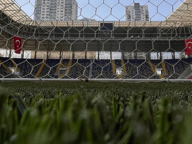 Mircea Lucescu, o legendă vie a fotbalului românesc, și-a încheiat recent aventura într-un nou capitol al carierei sale, lăsând în urmă o amprentă profundă în istoria clubului Beșiktaș