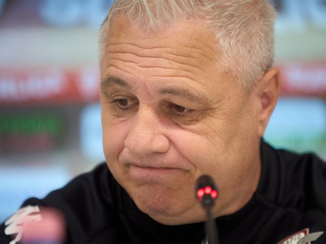Marius Șumudică părăsește Arabia Saudită după probleme de sănătate și rezultate dezamăgitoare Marius Șumudică a încheiat oficial colaborarea cu formația Al-Okhdood, după o perioadă marcată de rezultate dificile și probleme personale