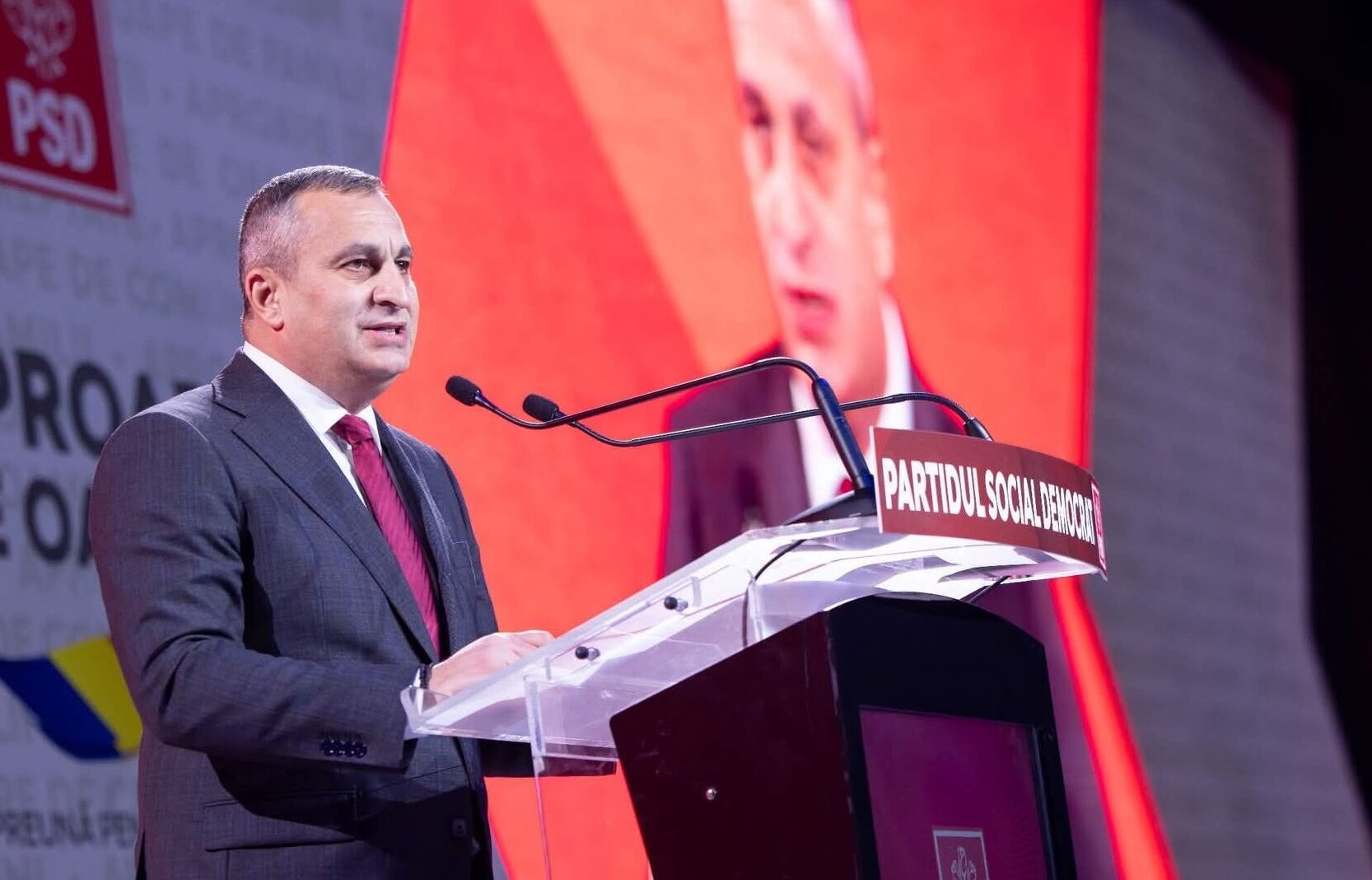 PSD se pregătește pentru o decizie crucială în privința guvernului: întâlnire la Slatina cu scopul de a decide declanșarea crizei politice Liderii PSD, printre care și fostul premier Sorin Grindeanu, se întâlnesc astăzi în Slatina, în cadrul primei dintre cele opt reuniuni regionale alocate activului de partid, într-un moment de tensiune simțită tot mai pregnant în cadrul formațiunii social-democrate
