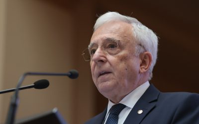 Guvernatorul Băncii Naționale a României, Mugur Isărescu, a tras un semnal de alarmă cu privire la dificultățile cu care se confruntă economiile globale și regionale, într-un moment în care joncțiunea între politicile monetare și fiscale devine critică