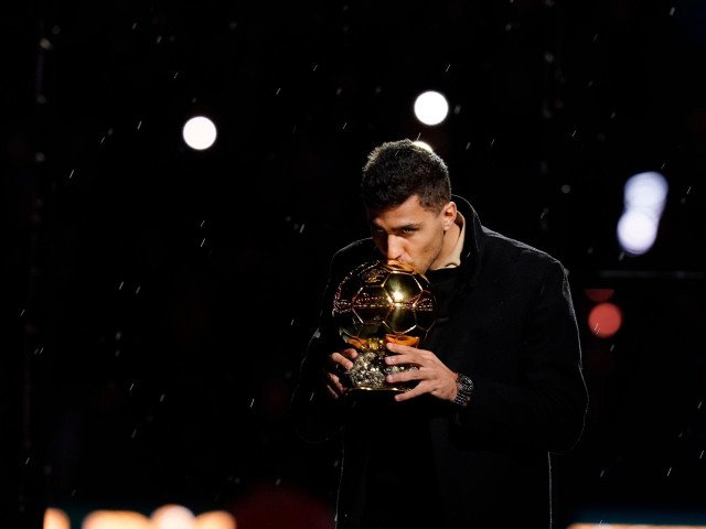 Roma — Într-un gest neașteptat, Real Madrid a decis să își recheme atenția asupra unuia dintre cei mai controversați jucători ai sezonului pentru a întări linia mediană