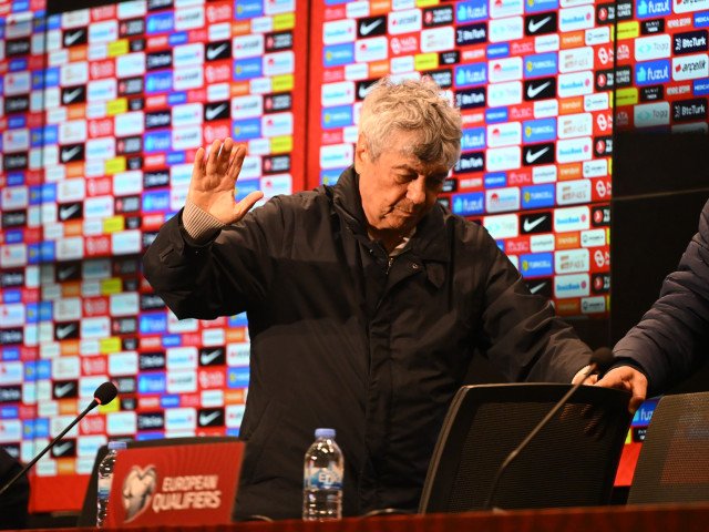 Mircea Lucescu părăsește banca națională și poate semna cu o echipă de club, o mutare surprinzătoare în fotbalul românesc O veste mai puțin așteptată zguduie în aceste zile pe scena fotbalului românesc: Mircea Lucescu, unul dintre cei mai titrați și respectați antrenori din istoria țării, ar putea părăsi banca națională pentru a semna cu o echipă de club din străinătate sau din România, într-o mutare ce poate redefinește viitorul carierei sale