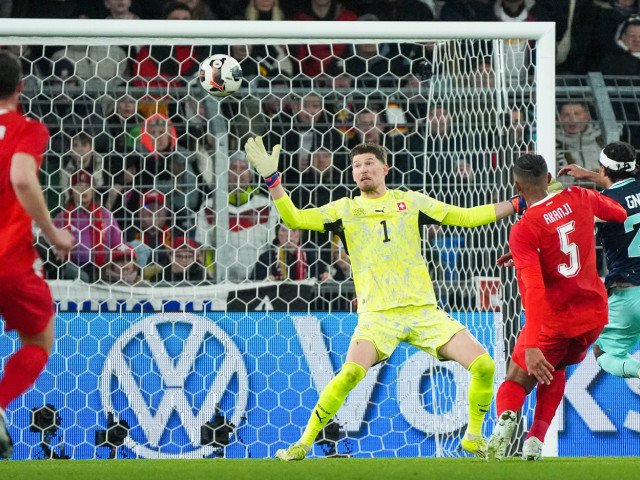 Un weekend tumultuos pentru fanii fotbalului internațional, cu rezultate care, în mod surpreinzător, marchează începutul pregătirilor pentru Campionatul Mondial