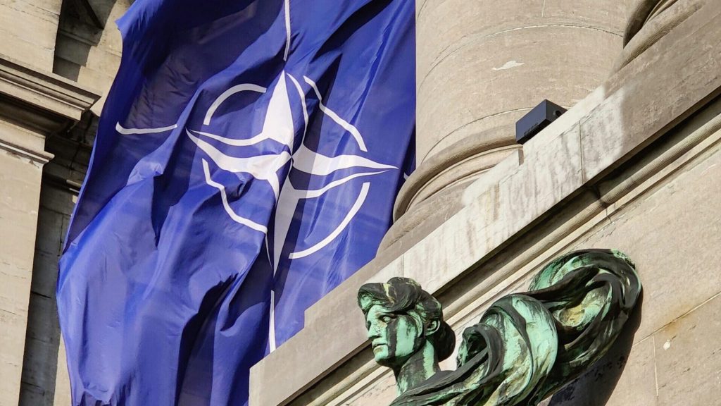Marea alianță a apărării în plină transformare: teste pilon pentru o răspuns rapid și coordonat împotriva amenințărilor moderne Într-un context geopolitic aflat în continuă schimbare și marcat de evoluțiile rapide ale tehnologiei militare, Statele Unite și aliații lor baltici dau semne de intensificare a colaborării în domeniul securității cibernetice și al sistemelor de supraveghere