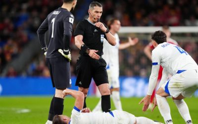 Istvan Kovacs, pe teren la Cardiff, a fluierat cu strictețe și cinci cartonașe galbene | Bosnia a trecut în prelungiri după penalty-uri Meciul dintre Țara Galilor și Bosnia, disputat vineri seară pe stadionul din Cardiff, s-a încheiat cu o dramă intensă și o victorie a bosniacilor în urma loviturilor de departajare