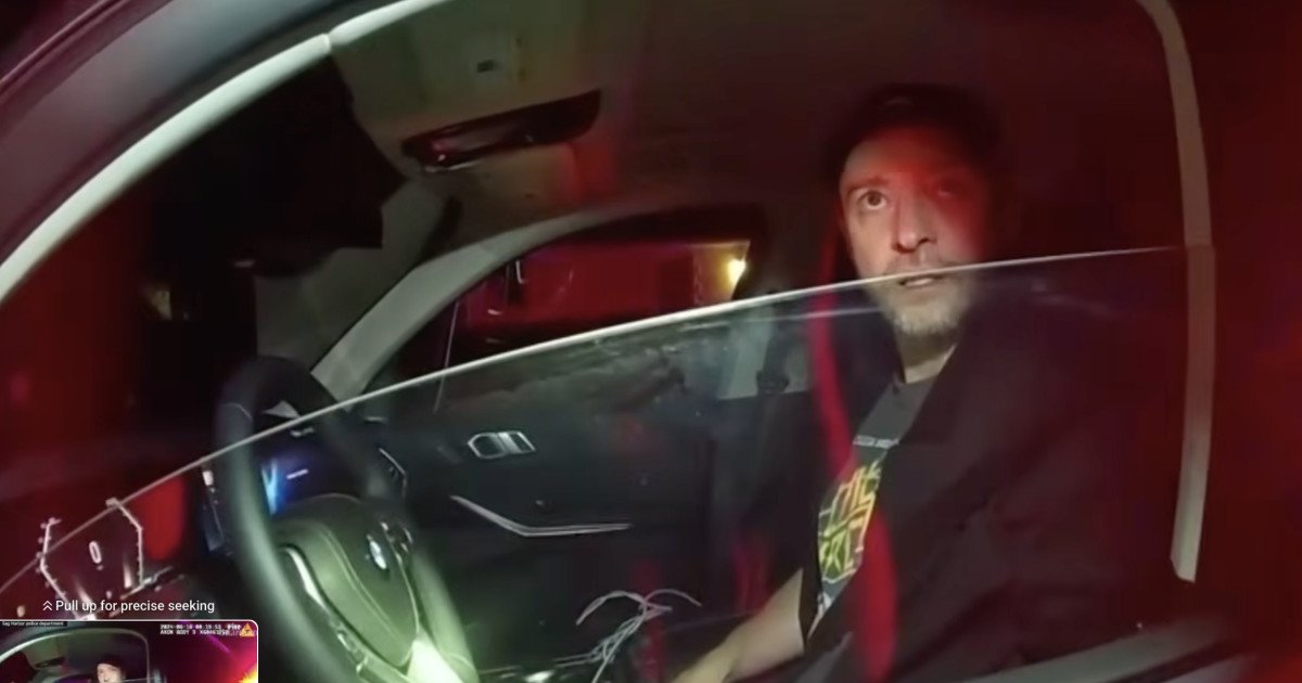 Justin Timberlake, fost membru al trupei *NSYNC și actual artist solo, a fost filmas în cubică de poliție în timpul unui incident de conducere sub influența alcoolului, imaginile fiind publicate recent în Statele Unite, în ciuda eforturilor artistului de a preveni difuzarea lor