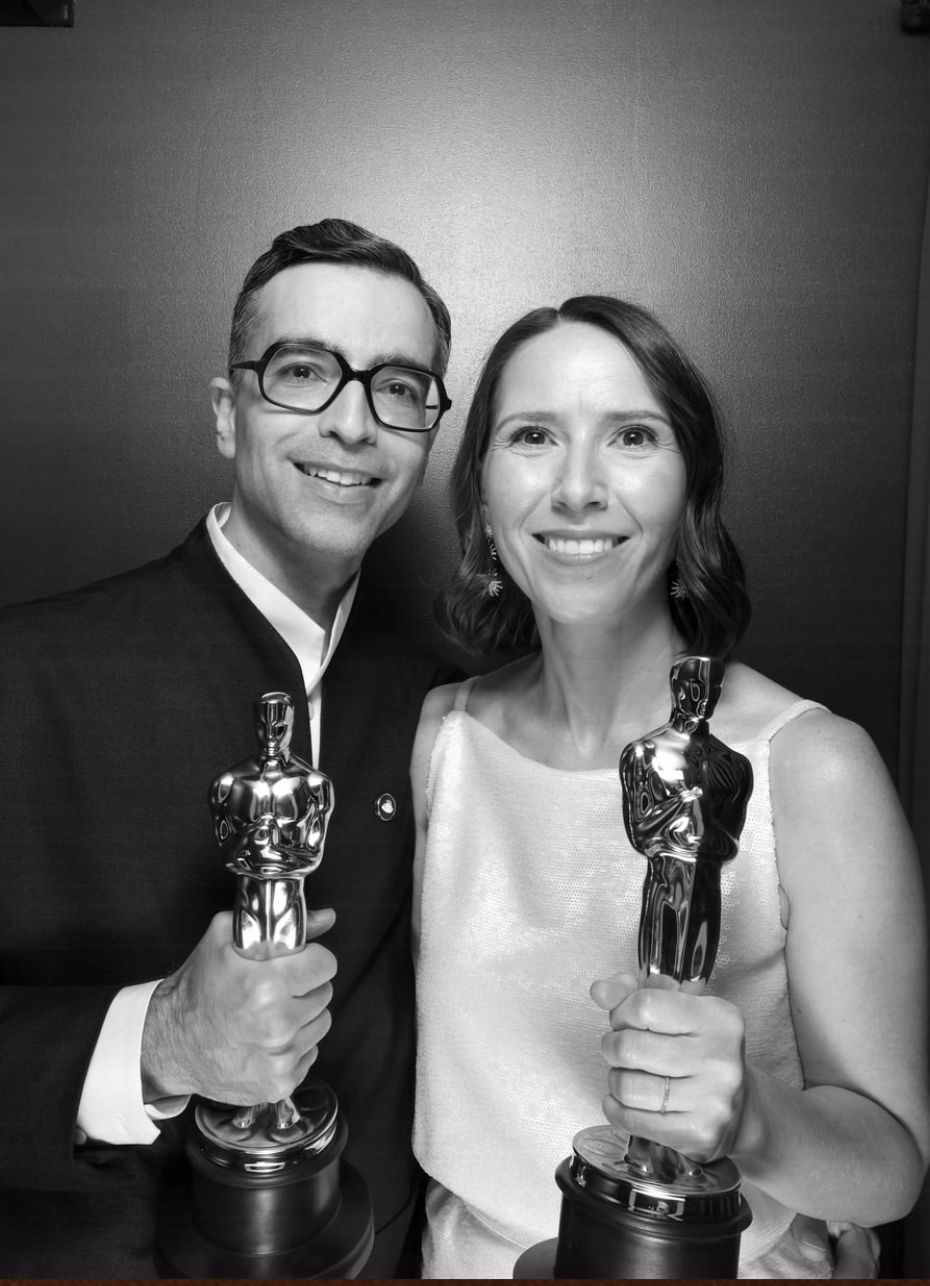 O decizie rar întâlnită la gala Oscarurilor din 2026 – o egalitate inedită pentru trofeul celui mai bun scurtmetraj de ficțiune Într-un moment cu totul neașteptat, cea mai recentă ediție a premiilor Oscar a rămas în istorie nu doar prin excelența cinematografică, ci și printr-o situație neobișnuită: distincția pentru cel mai bun scurtmetraj de ficțiune a fost împărțită, decizie extrem de rar întâlnită în cadrul celei mai prestigioase gale din domeniul filmului