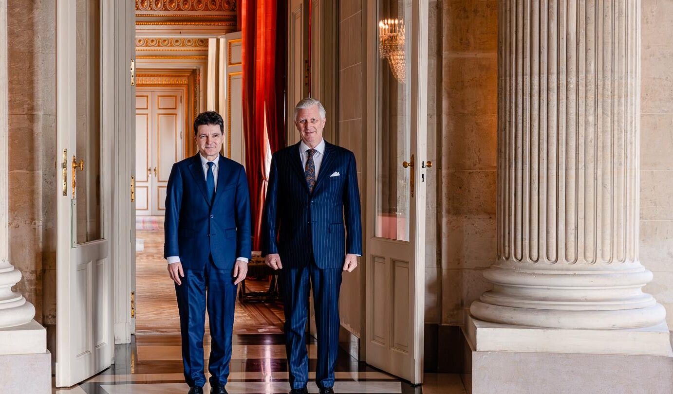 Nicușor Dan, primarul Capitalei, s-a întâlnit recent cu Regele Belgiei, Philippe, într-un eveniment oficial petrecut la Castelul Regal din Laeken, Bruxelles