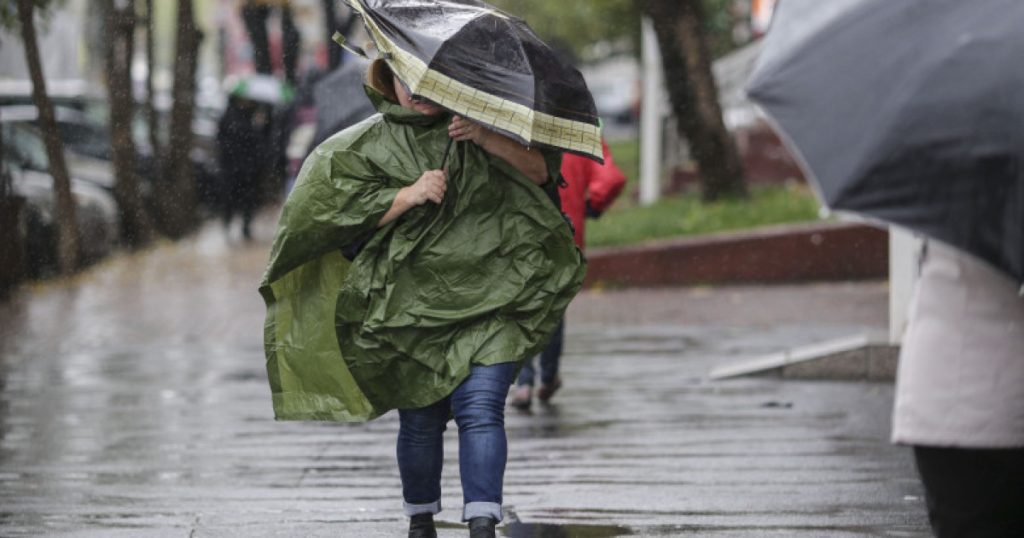 Administrația Națională de Meteorologie (ANM) a emis duminică o atenționare Cod galben de precipitații însemnate cantitativ și ninsori la munte, valabilă până luni dimineața în aproape jumătate din țară