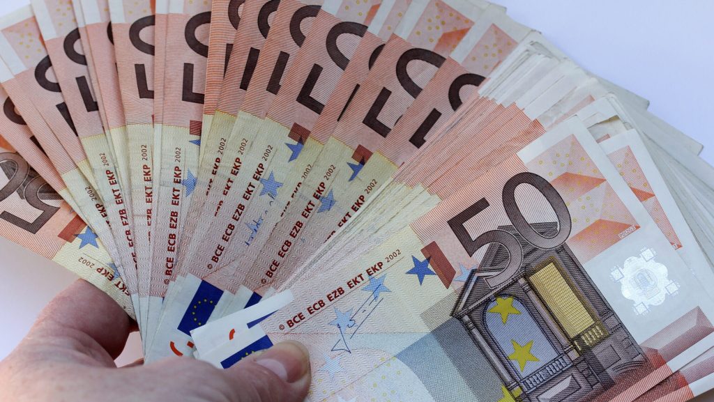 Germania, ultima redută a banilor lichizi în Europa, pare să fie pe cale să-și piardă definitiv atașamentul față de numerar