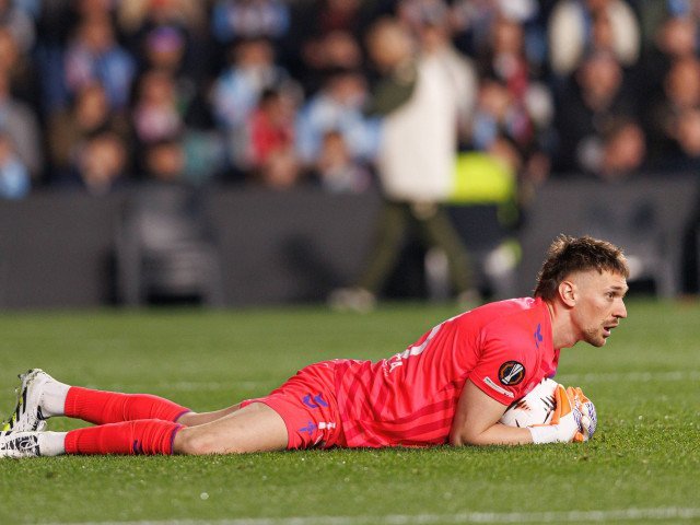 Celta Vigo riscă să-și piardă șansele de a accede în sferturile Europa League în urma unei greșeli majore a goalkeeper-ului român Ionuț Radu, în meciul de joi seară