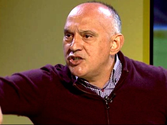 E absolvit de controverse legate de arbitraj, după ce fostul portar și actual comentator sportiv, Florin Prunea, a lansat acuzații dure la adresa arbitrului Hunor Kovacs și a asistentului Podina, în urma meciului decisiv dintre Rapid și Dinamo, câștigat de giuleșteni cu scorul de 3-2