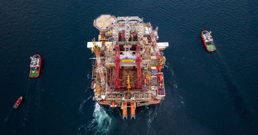 România își pregătește scena pentru o revoluție energetică, odată cu avansarea proiectului Neptun Deep, considerat de oficiali ca fiind cheia pentru redresarea poziției țării pe piața de gaze naturale și, implicit, pentru reducerea dependenței de importuri