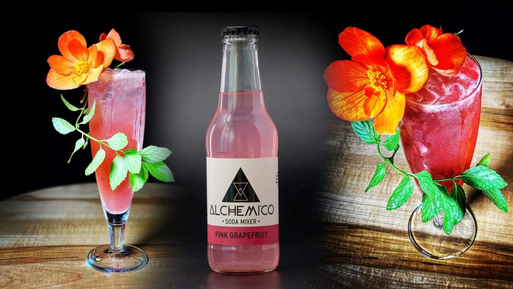Paloma modernă, cu gust și eleganță: sosirea mixerului Pink Grapefruit de la Alchemico în lumea cocktailurilor de acasă Pentru cei pasionați de mixologie, dar și pentru amatorii care doresc să pună în practică rețete celebre, a venit momentul să descoperim o inovație simplă, dar plină de potențial