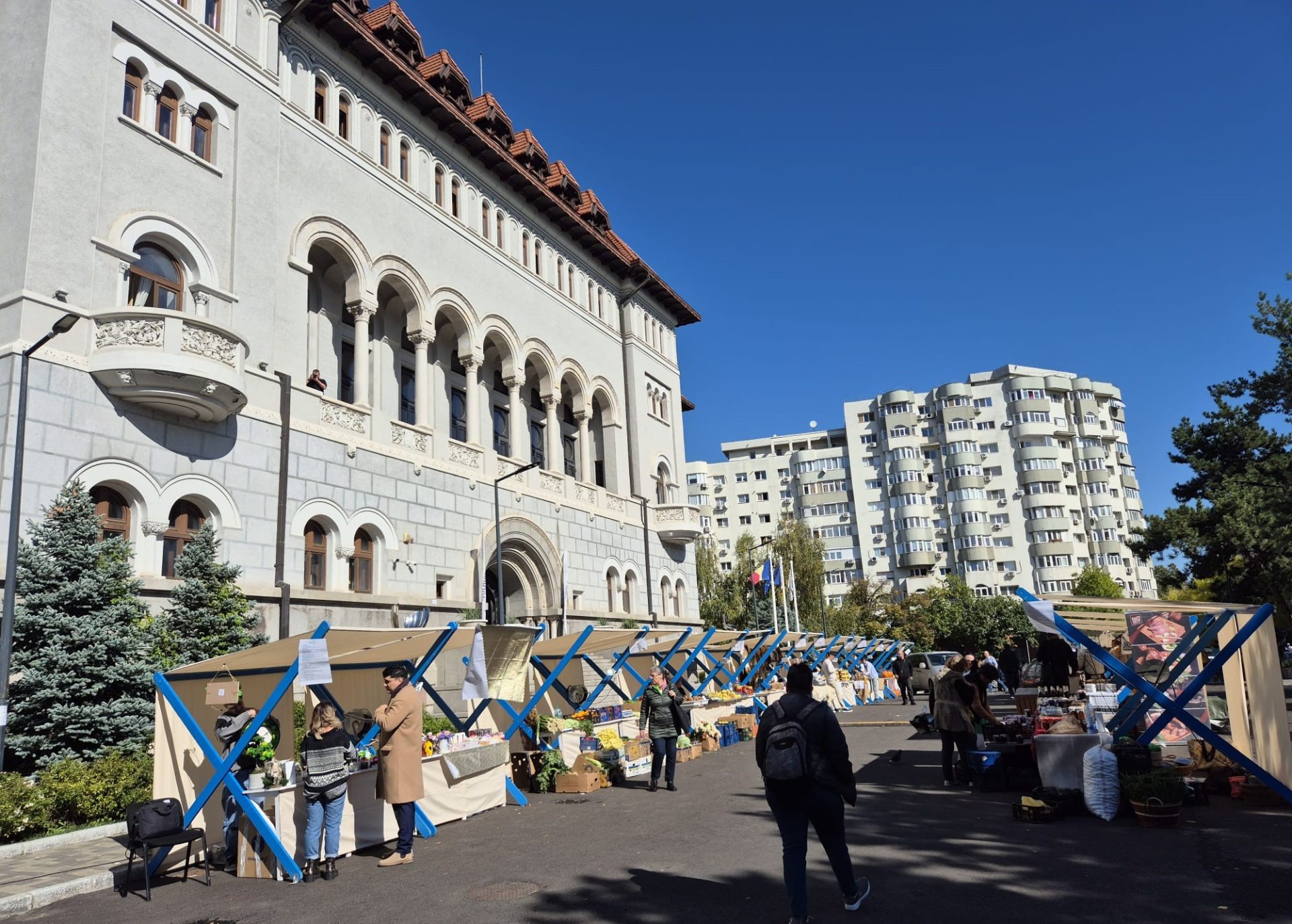 Piața volantă din Sectorul 1 revine în acest sfârșit de săptămână cu o ediție specială, continuând inițiativa de a sprijini producătorii locali și de a oferi locuitorilor o alternativă de cumpărături direct de la sursă