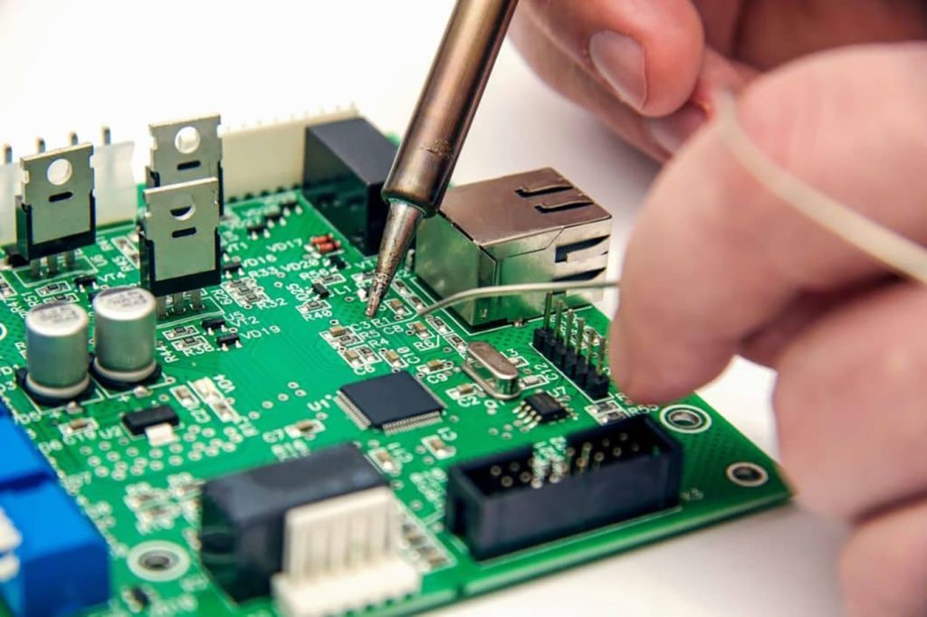 Criza electronicelor se extinde: lipsesc și plăcile PCB