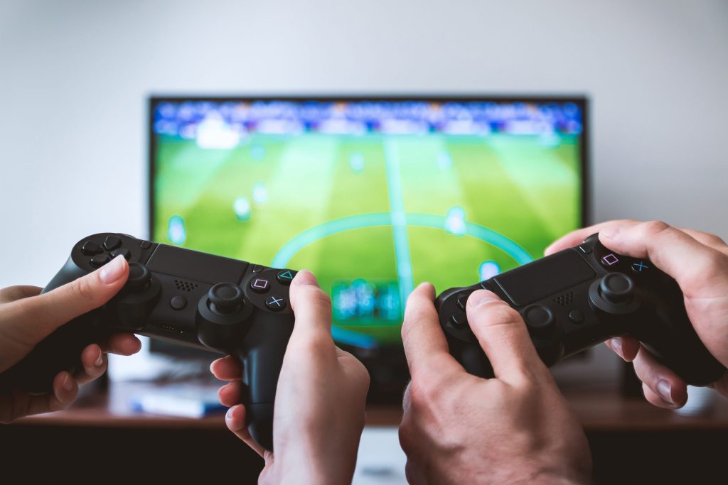 Transformarea unui eșec aparent într-un succes colosal: istoria PlayStation În 1994, Sony pășea pentru prima dată în universul jocurilor video, dar nu cu un debut lipsit de obstacole
