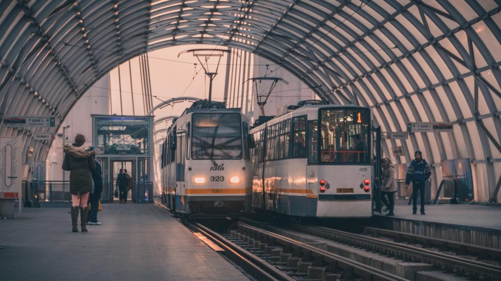 Din data de 21 martie, traficul de transport în comun din Capitală va suferi modificări semnificative, odată cu începerea lucrărilor de modernizare a infrastructurii de tramvai și autobuz