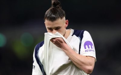 Regulamentul îi interzice lui Radu Drăgușin să joace în următorul meci al lui Tottenham