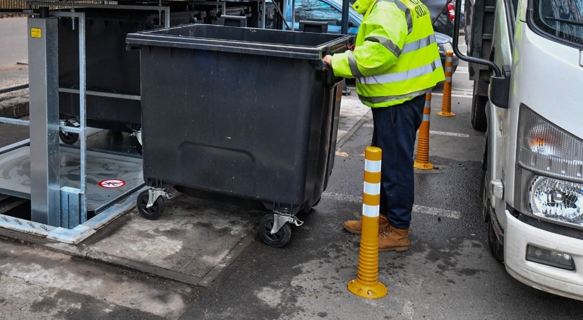 Primăria Sectorului 6 a anunțat recent că, din data de 2 februarie 2026, compania Urban SA va deveni singurul operator autorizat pentru colectarea deșeurilor menajere provenite de la blocuri și case din zonă