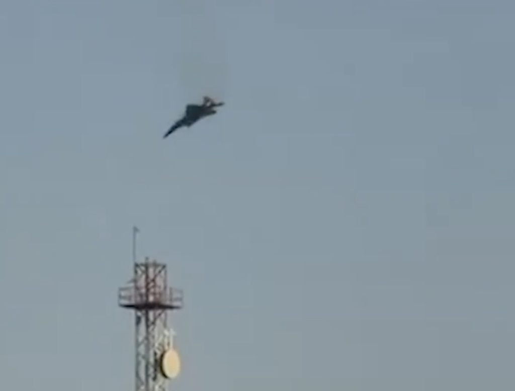 Atac cu drone asupra aeroportului internațional din Kuweit: pagube majore și tensiuni crescânde în Orientul Mijlociu Aeroportul internațional din Kuweit a fost ținta unui atac cu drone sâmbătă dimineață, o acțiune care a provocat pagube semnificative și a accentuat starea de instability în regiune