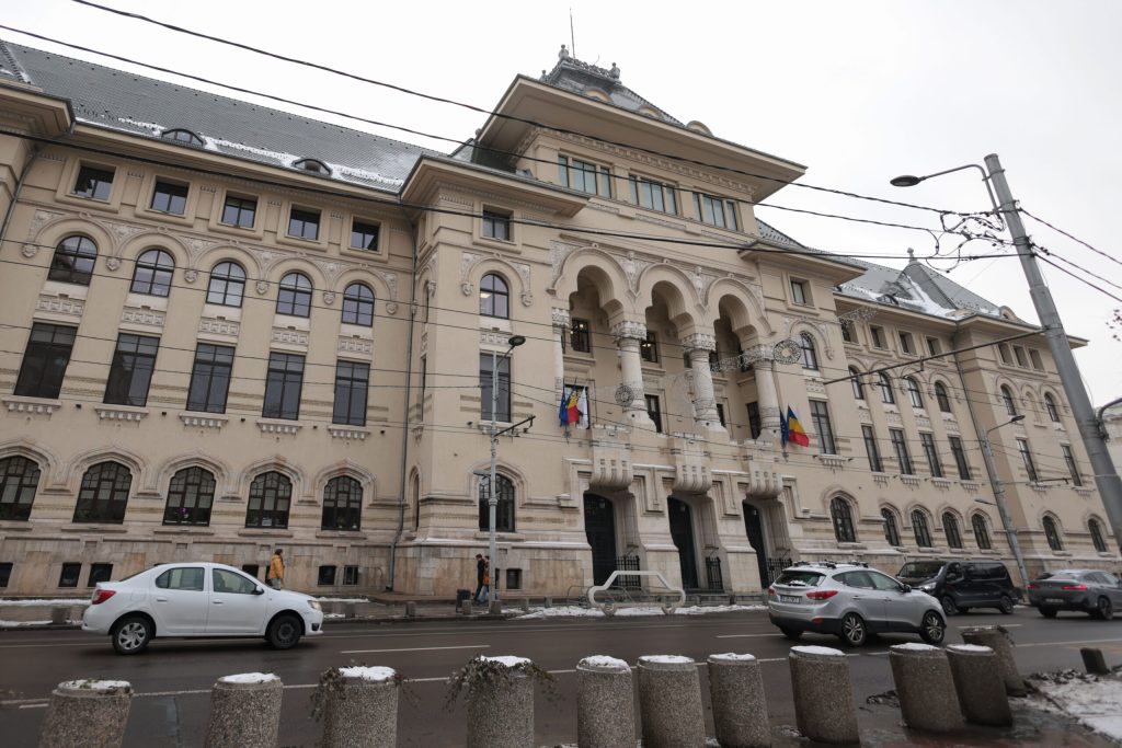 Primăria Capitalei și coaliția de guvernare se află din nou în centrul unor tensiuni majore, alimentate de planuri fiscale pentru anul 2026 care, dacă sunt aprobate, ar putea avea consecințe grave pentru bugetul național și pentru finanțele locale ale Bucureștiului