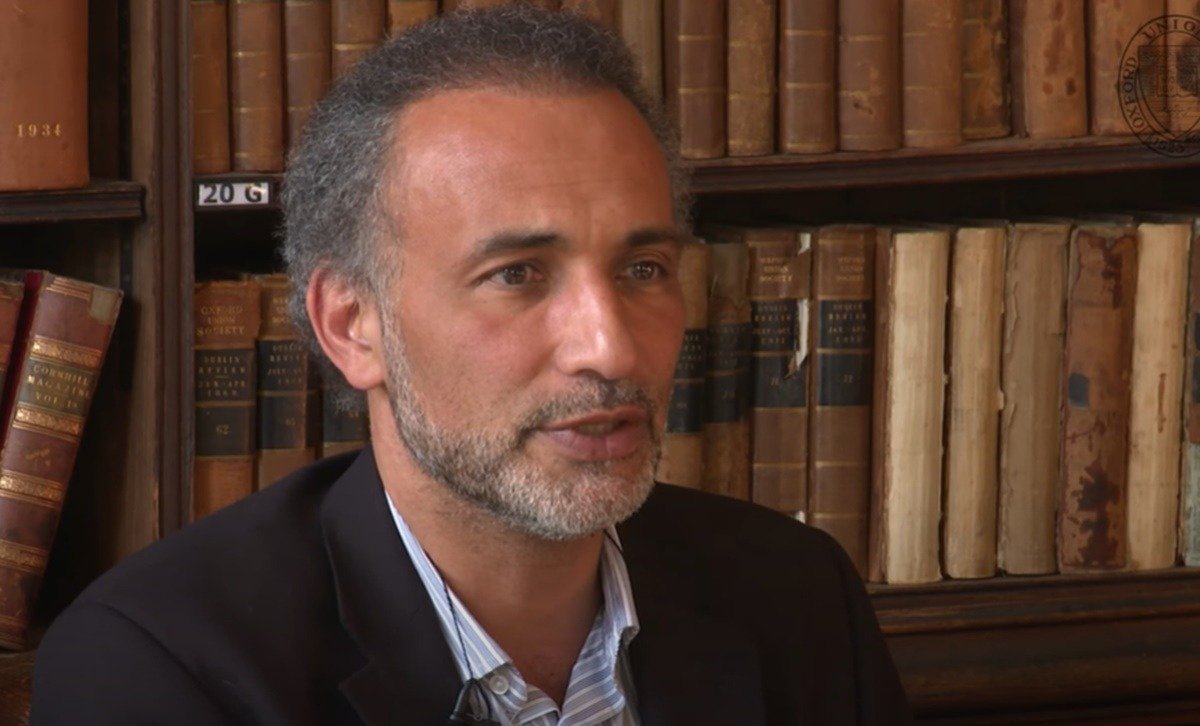 Tariq Ramadan, renumit profesor și gânditor islamic, riscă o condamnare severă în Franța, după ce a fost acuzat de violarea a trei femei, caz ce a zguduit lumea intelectuală și religioasă din Europa