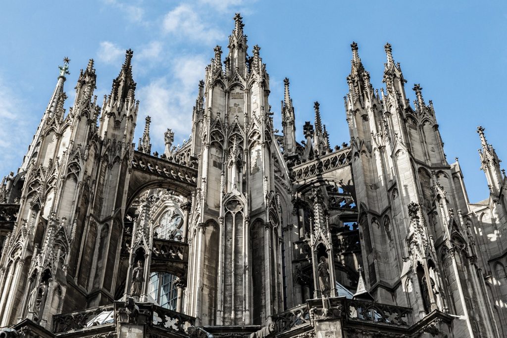 După aproape 146 de ani de acces liber, faimoasa catedrală din Strasbourg, una dintre cele mai reprezentative bijuterii arhitecturale ale Europei, va introduce o taxă de vizitare