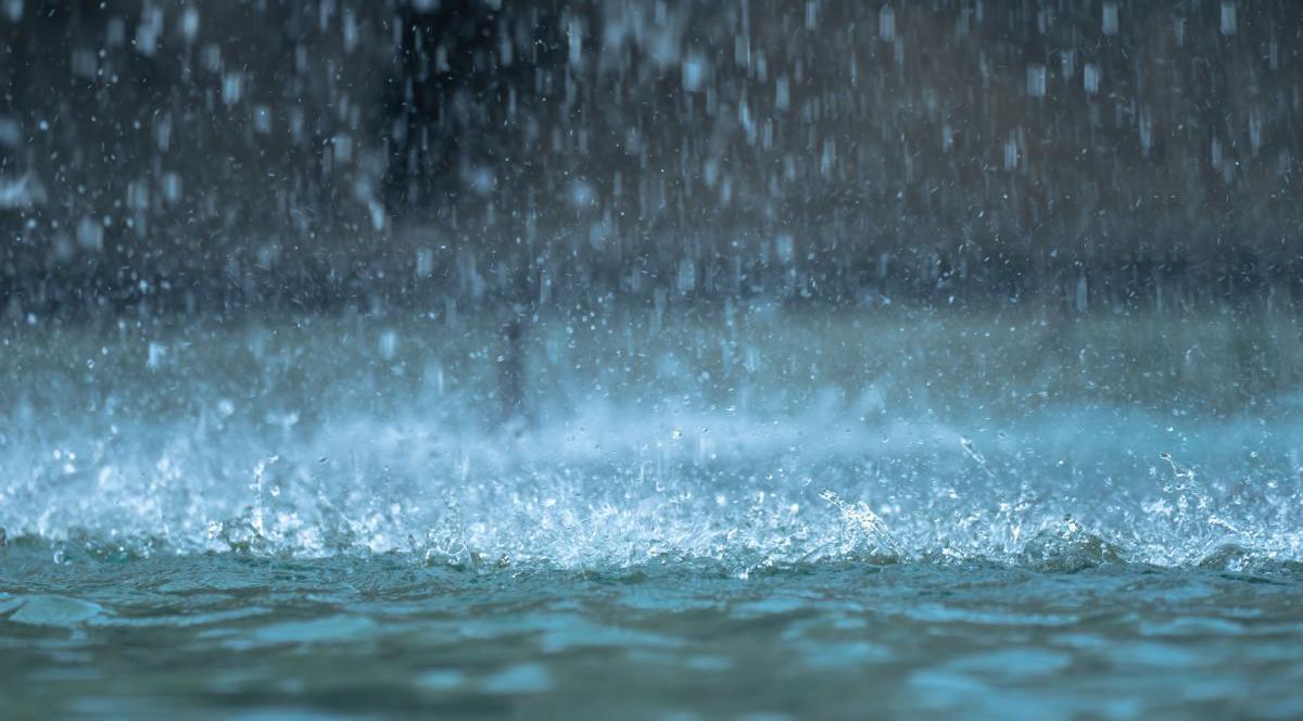 Misterul apei, o enigmă care a fascinat fizicienii de mai bine de un secol, pare în sfârșit pe cale să fie deslușit, grație unor cercetări avansate realizate cu ajutorul tehnologiei laser de ultimă generație