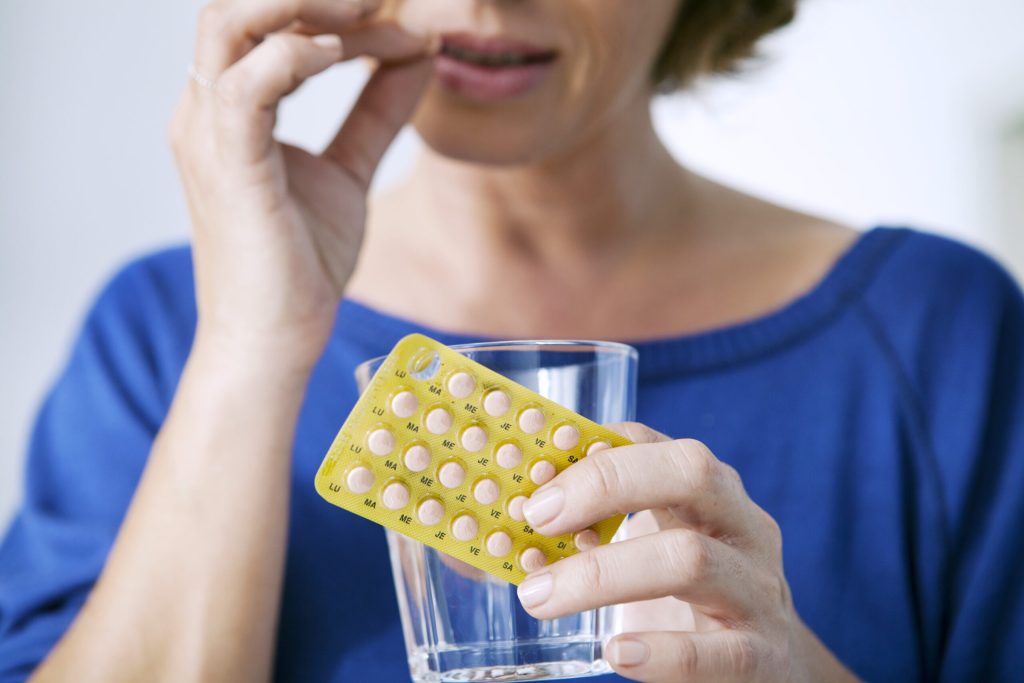 Terapia hormonală ca aliat al longevității și sănătății în perioadele de menopauză Menopauza reprezintă o etapă inevitabilă în viața oricărei femei, adesea însoțită de schimbări fizice și psihice semnificative