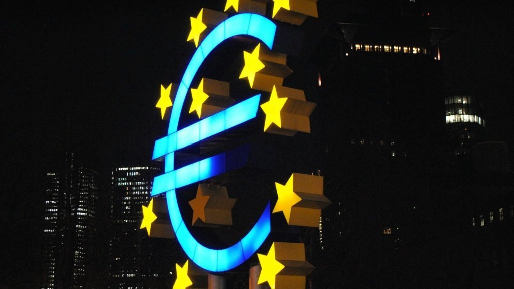 România adoptă oficial plățile instant în euro, într-un pas esențial pentru adaptarea la rigorile europene și modernizarea sistemului bancar național