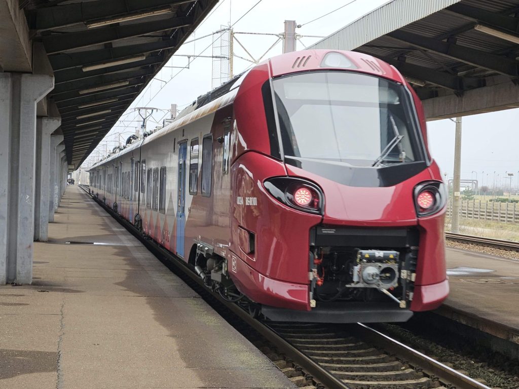 România visează la viteze de 300 km/h pe șinele din interior, însă realitatea din ziua de azi spune altceva: trenurile de pasageri circulă, în medie, cu o viteză de doar 45 km/h
