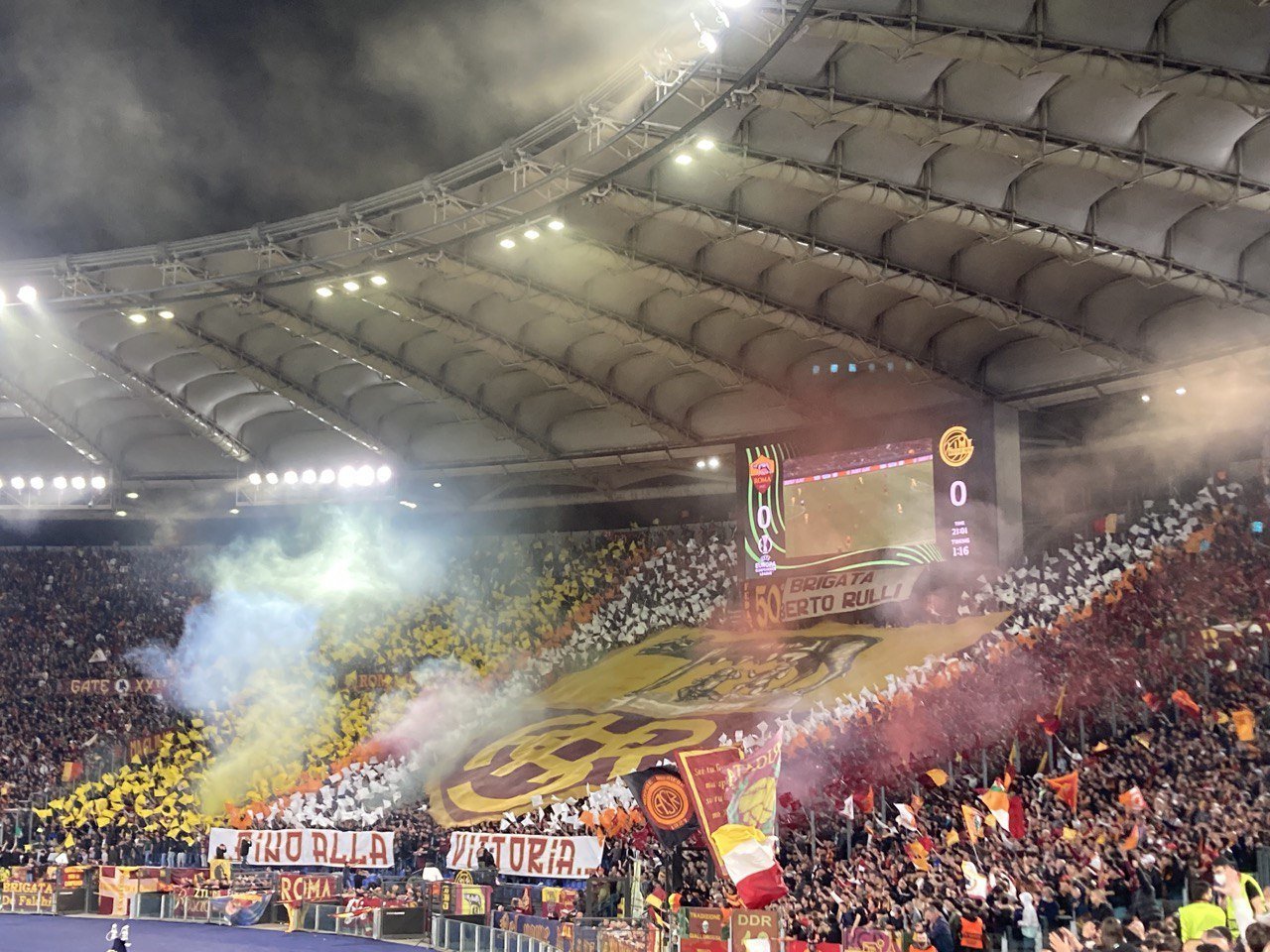 Majori avansări în planurile de modernizare a infrastructurii sportive din Roma: 39 din 44 de consilieri susțin studiul de fezabilitate pentru noul stadion al AS Roma Într-un pas considerabil spre realizarea unui stadion nou pentru clubul AS Roma, majoritatea consilierilor locali ai capitalei italiene au votat recent în favoarea studiului de fezabilitate tehnică și economică, prezentat de conducerea grupării